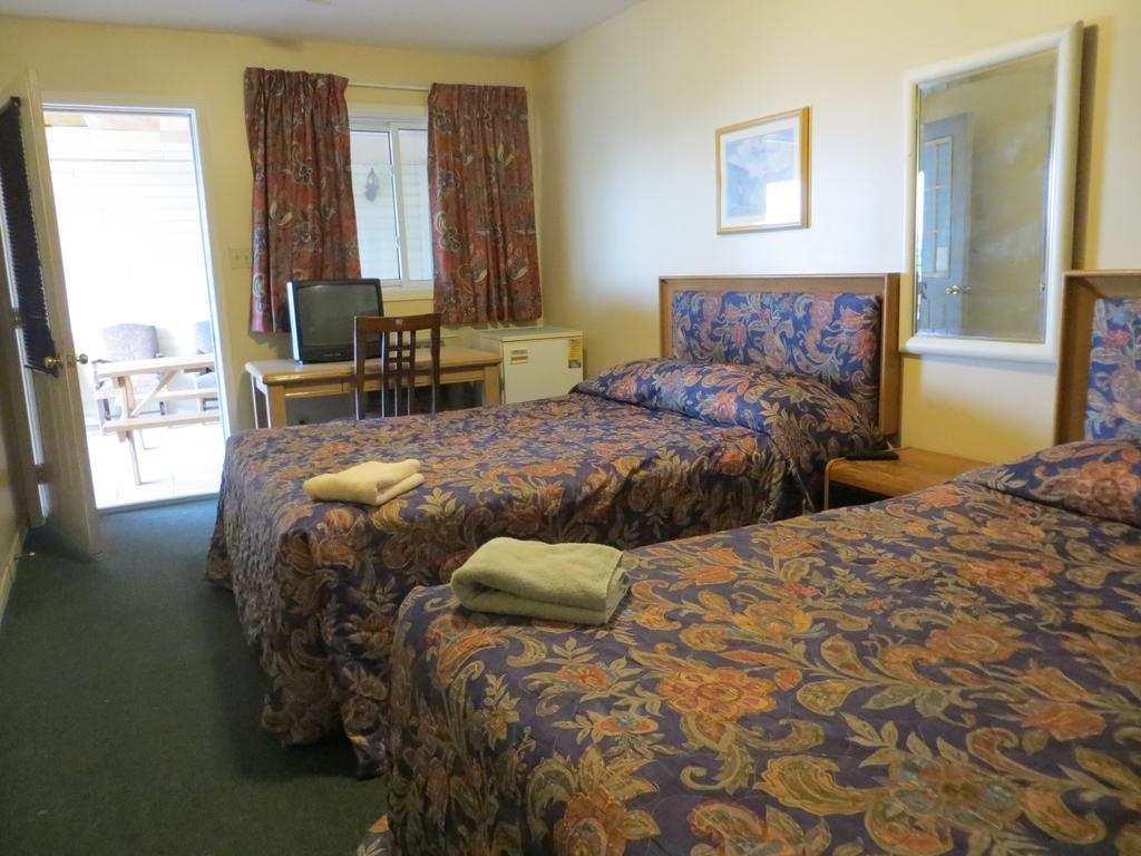 Villa Nova Motel Wasaga Beach Oda fotoğraf